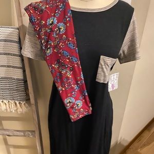 *edit 6/3 Lularoe Carly M only (no leggings)